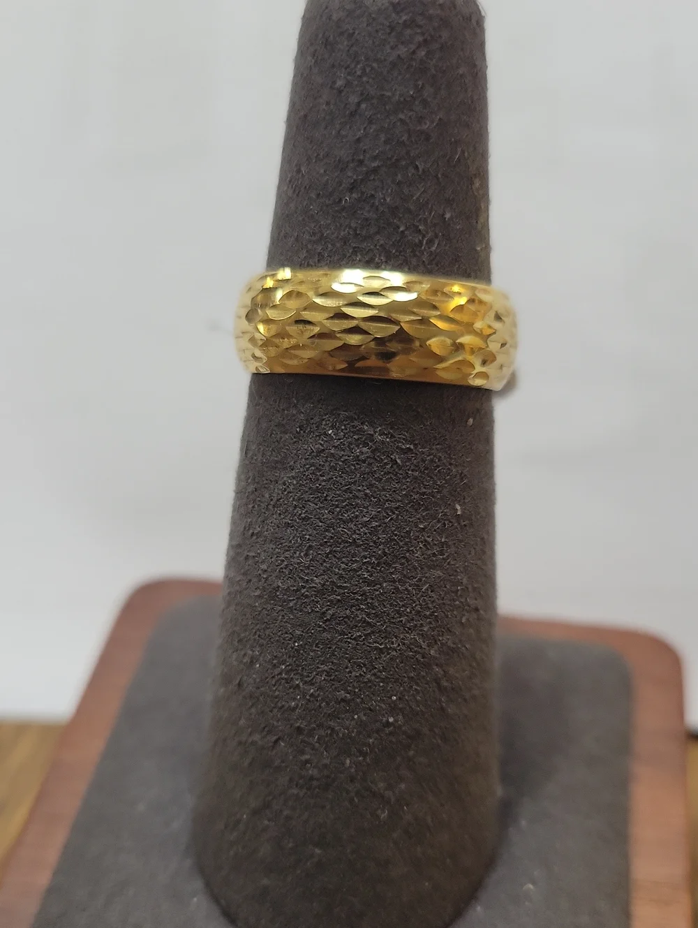 14K DIAMOND CUT YELLOW GOLD BAND RING NWT